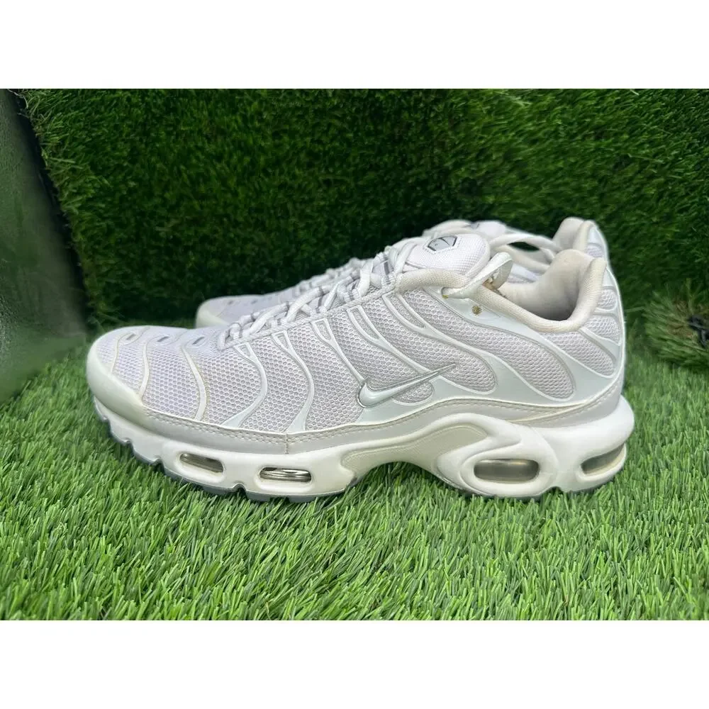 Nike Air Max Plus 604133-139 Athletic Sneaker Men's 8 White Mesh Jogging Running